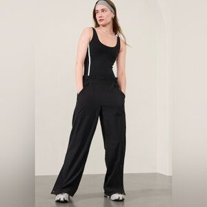 NWT-Athleta Black Trekkie Parachute Pant, Size 4 Petite